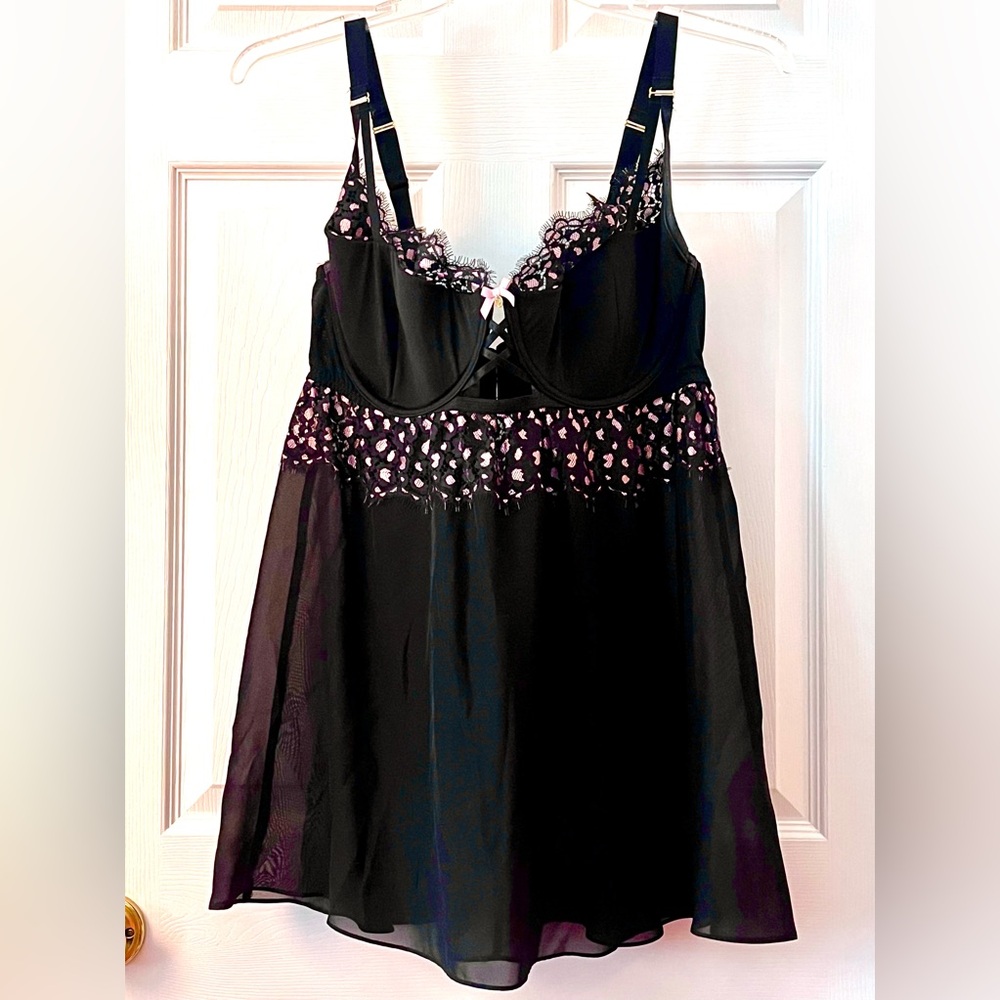 Cacique 42DD, lace babydoll, 28”L, black with lilac, adjustable, NWOT.